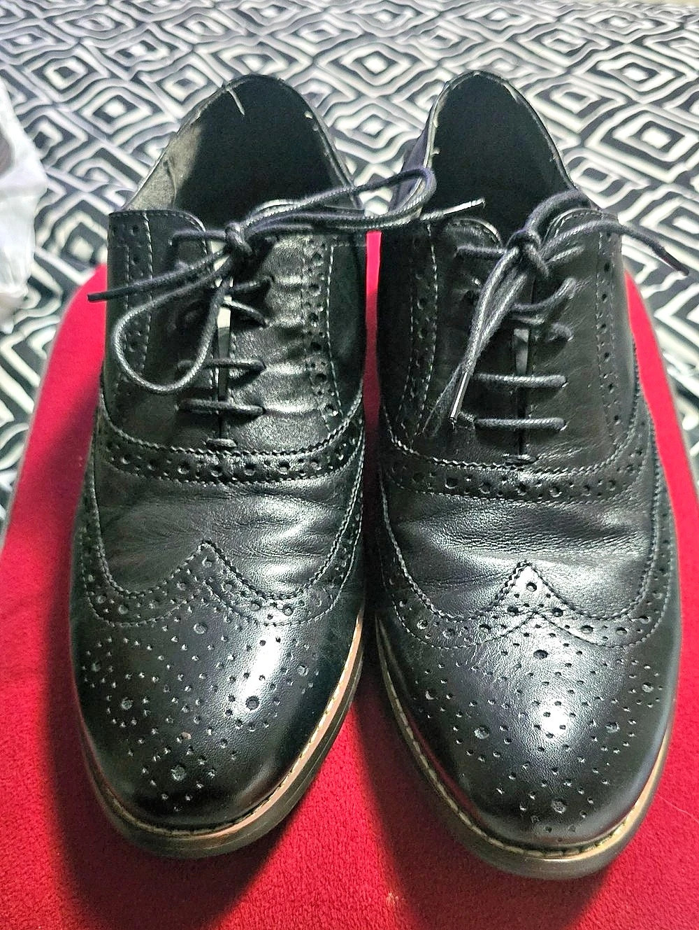 Nunn Bush Black Wingtip Lace-Up Oxfords